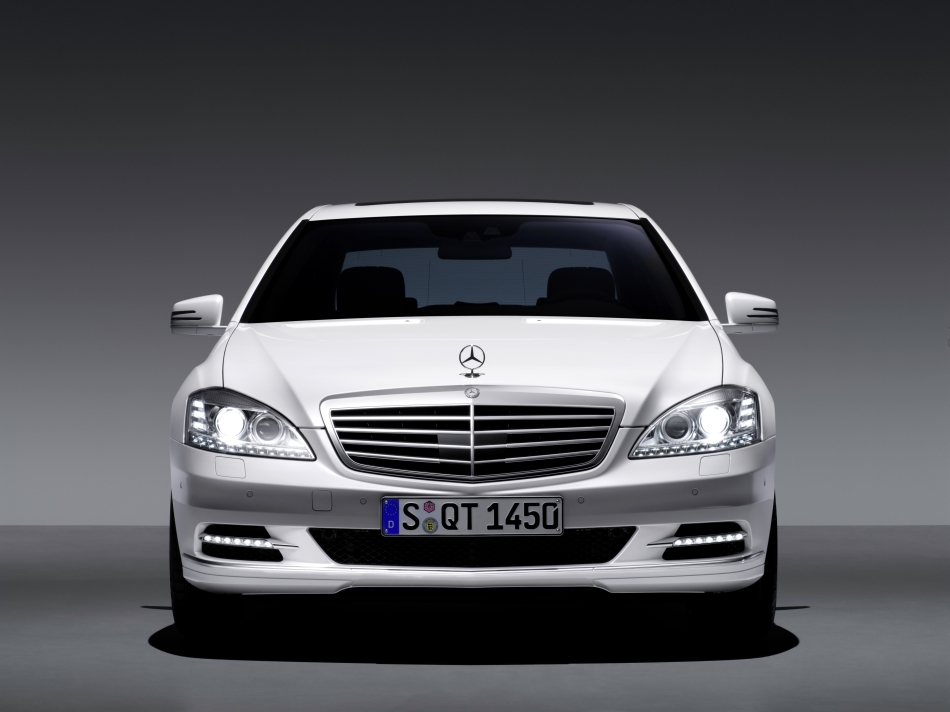 http://www.users.callnetuk.com/~mercedesfan/W221%202009-04-08/709584_1282874_5440_4080_09C32_014 950 width.jpg